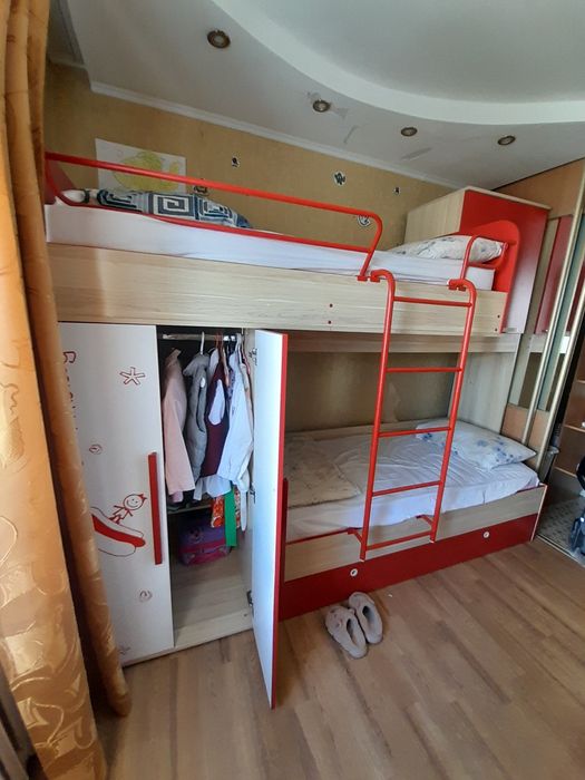 Двухярусная кроватка