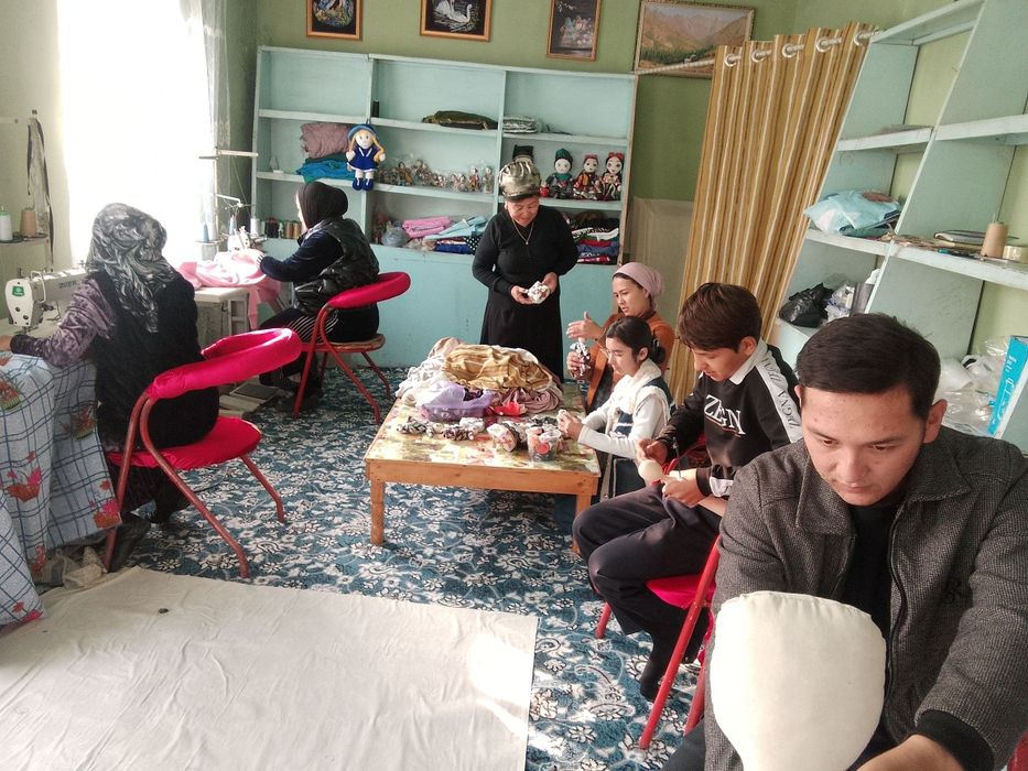 Хунармандчилик асосида  яратилган кугирчоклар ва кашталар