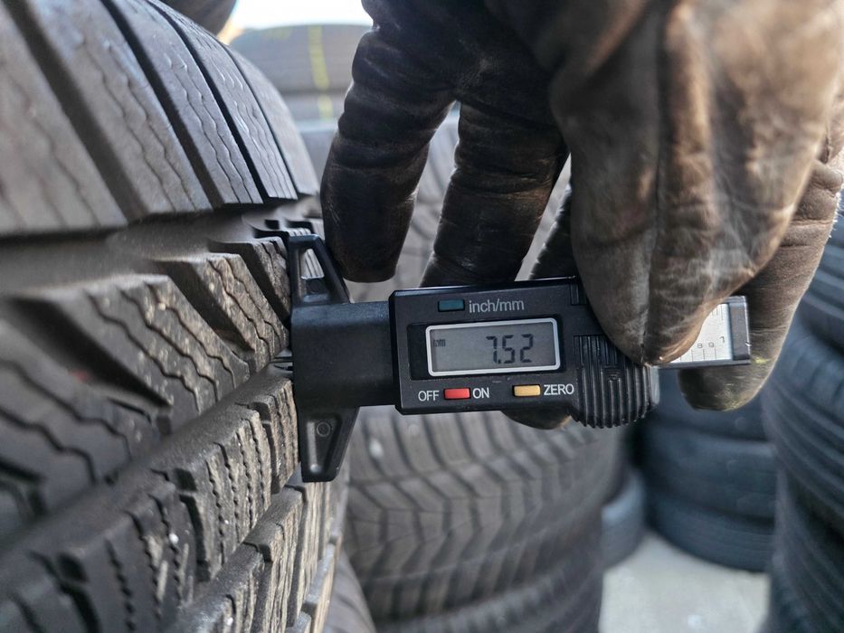 4бр Зимни гуми 235 65 17 - Continental