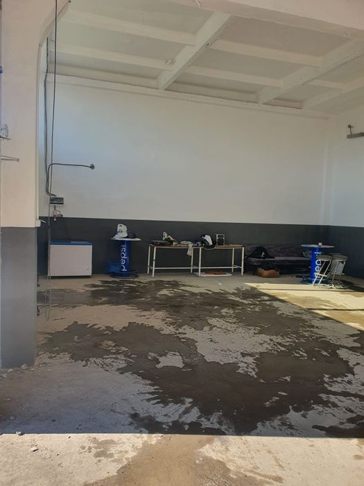 Inchiriez hala 2 intrari 220mp