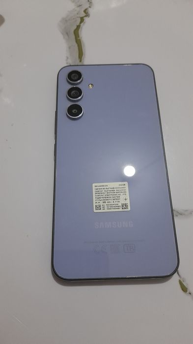 Продаю телефон .