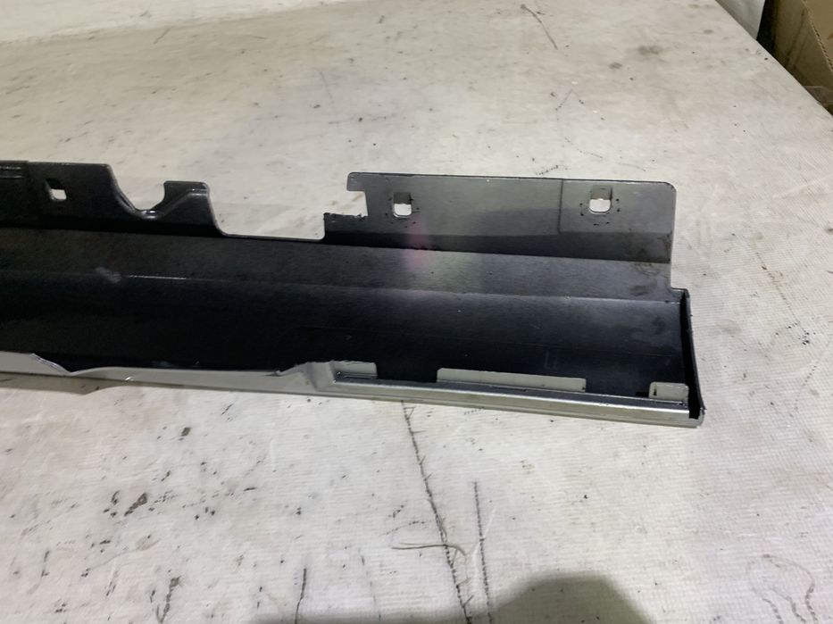 Prag dreapta BMW Seria 3 Coupe, Cabrio E92, E93, 2006, 2007, 2008, 2009, cod origine OE 51777130874.