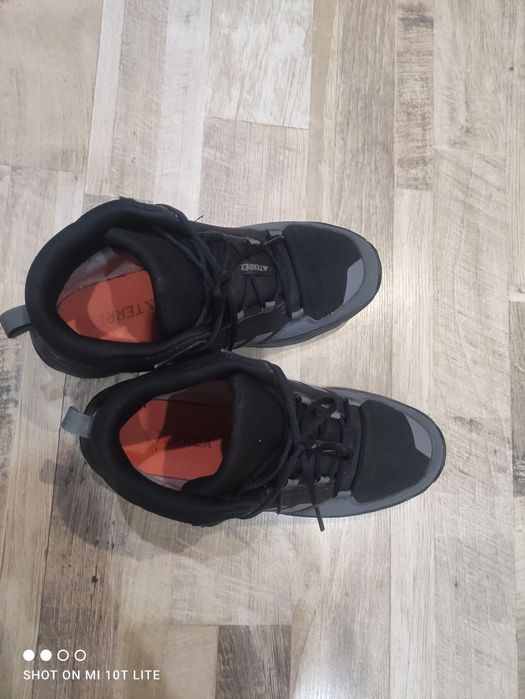 Зимни обувки adidas