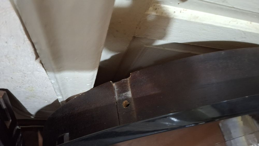 Круглый Стол Лакированный