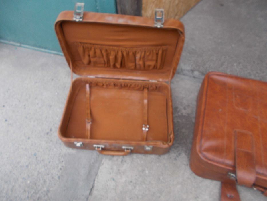 Стари кожени куфари от соца