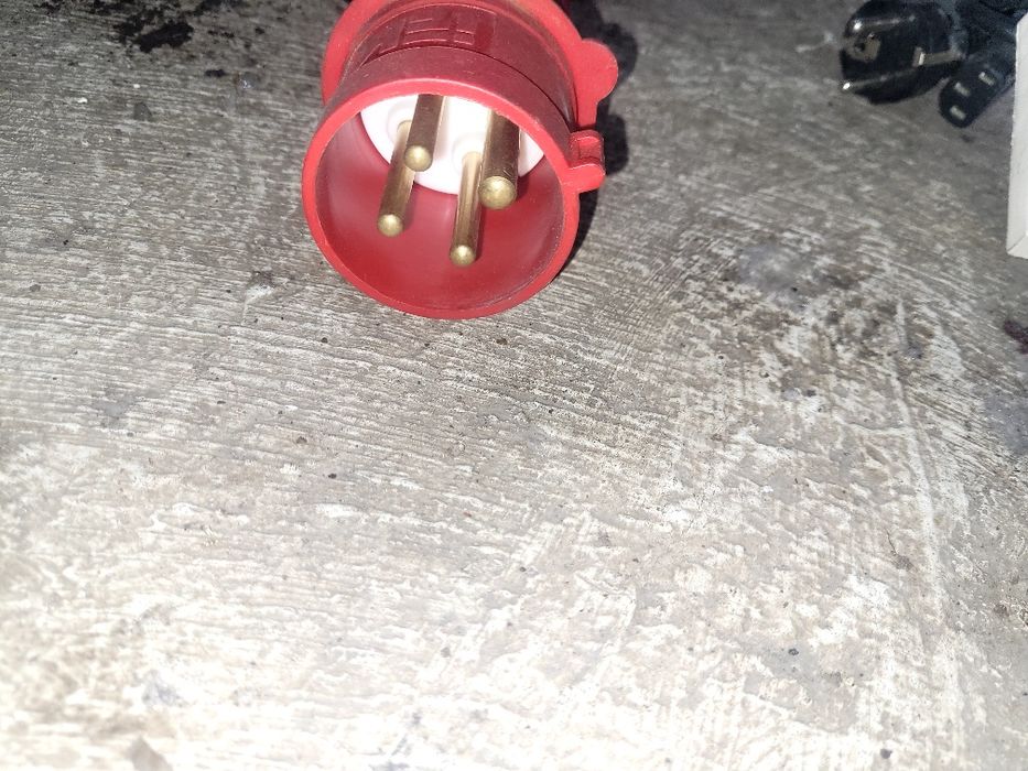 Отдам розетки новые