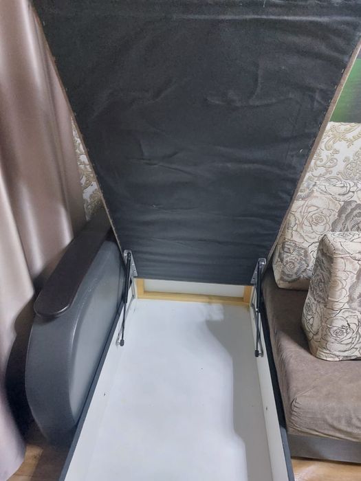 Продам диван в отличном состояний