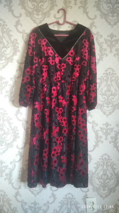 Продам женские платья