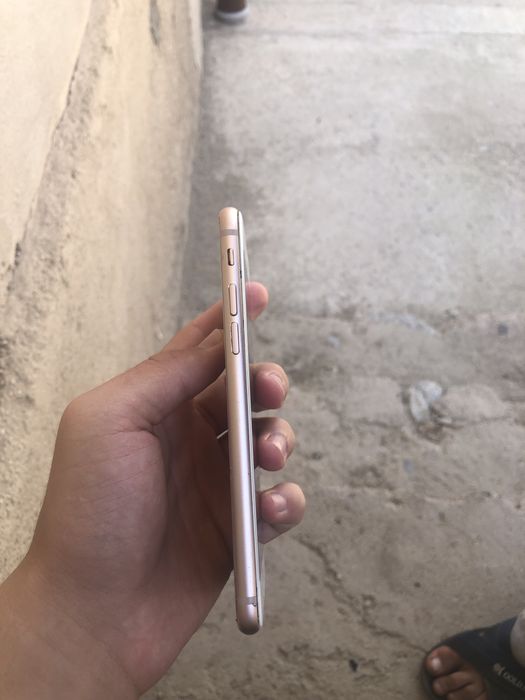 Iphone 8 xotira 64 yomkist 100