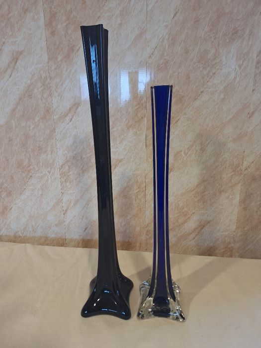 Два броя немски вази