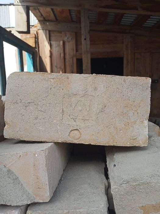 Продаётся огнеупорный кирпич