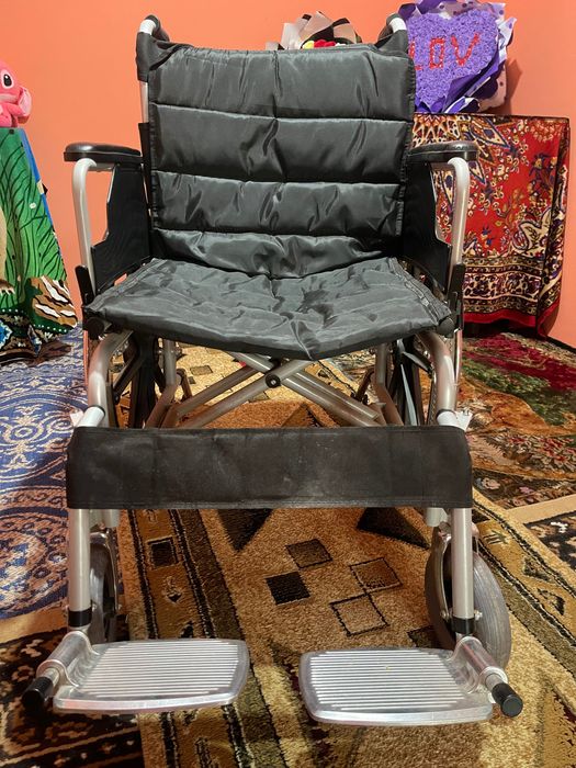 Scaun cu rotile pentru dizabilități