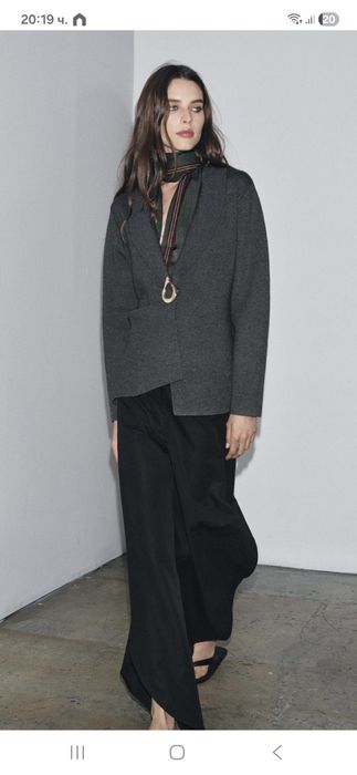 Палтенце от Zara с брошка