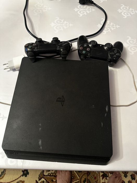 Playstation 4 slim