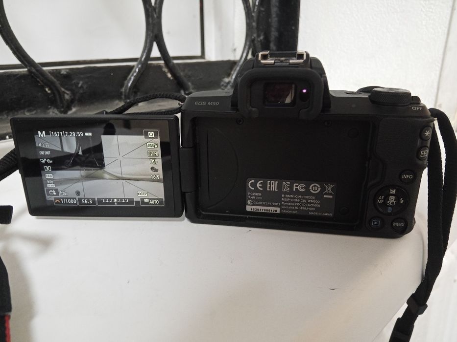 Камера Canon EOS M50
