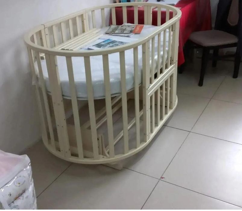 Продам кроватку детскую 9 в 1