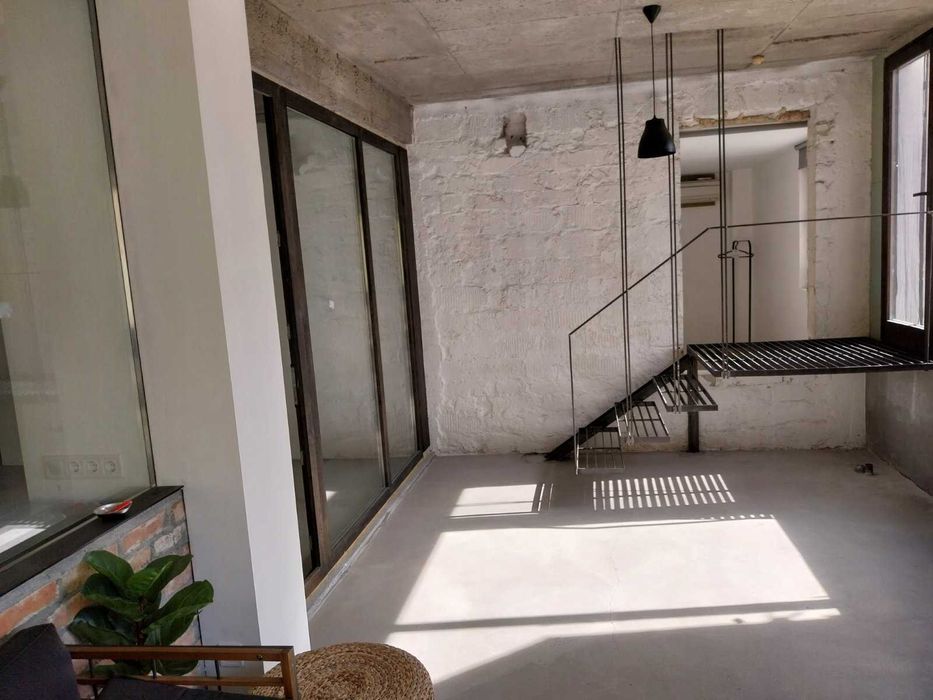 Къща с производствено хале