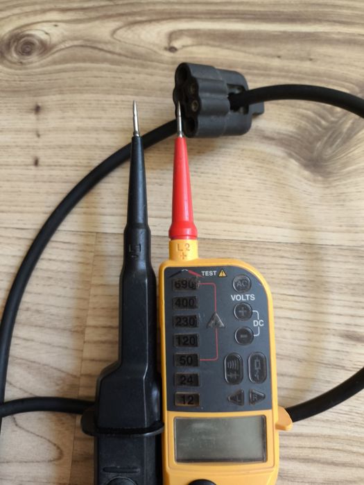 Fluke Т150 двуполюсен тестер за напрежение и проводимост с LCD дисплей