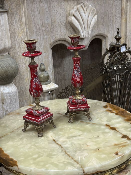 Doua sfesnice din portelan craquelle si bronz