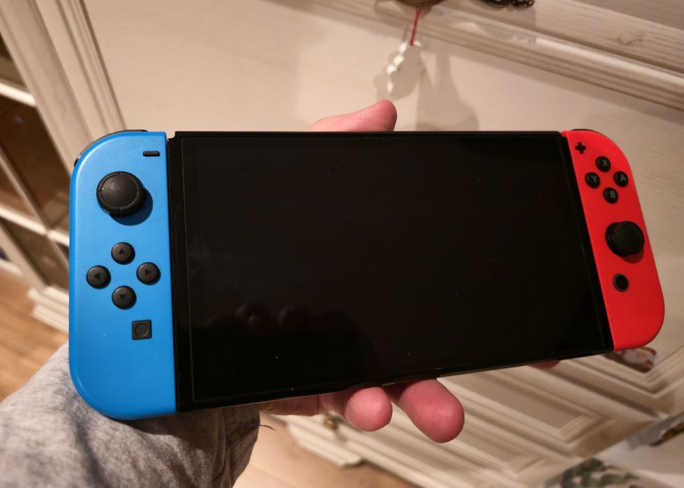 Set complet Nintendo Switch OLED + accesorii