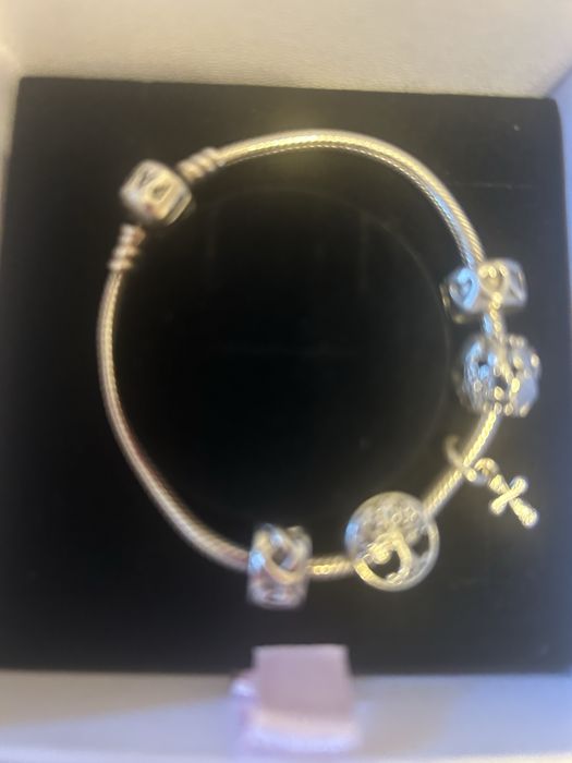 Vand bratara noua Pandora originala cu 5 chatmuri