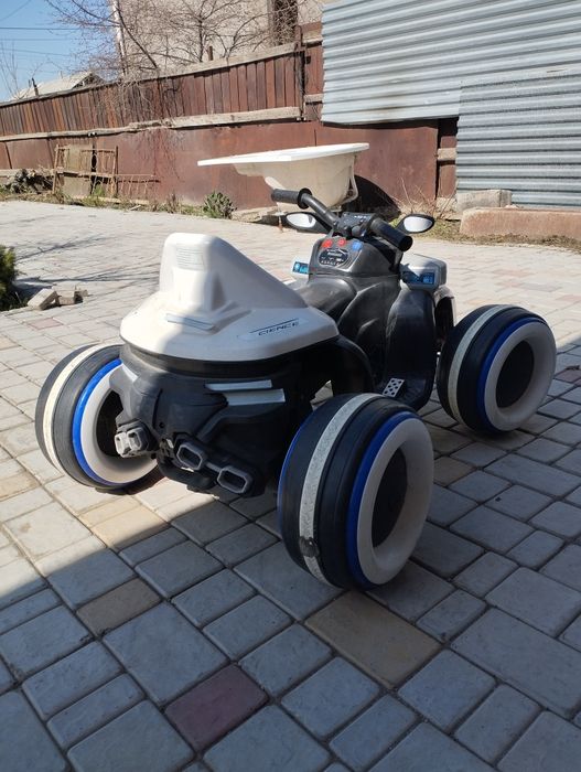 Детский электромобиль