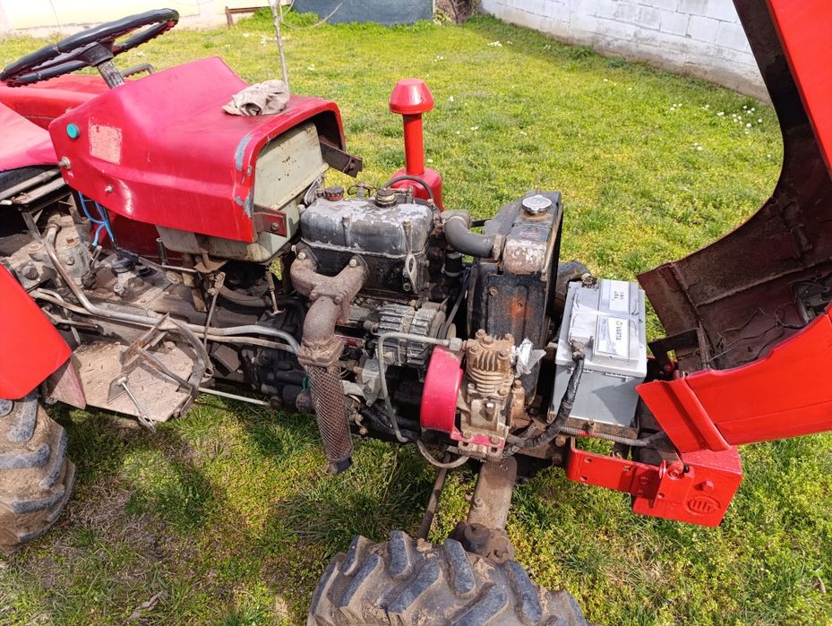 Продавам трактор