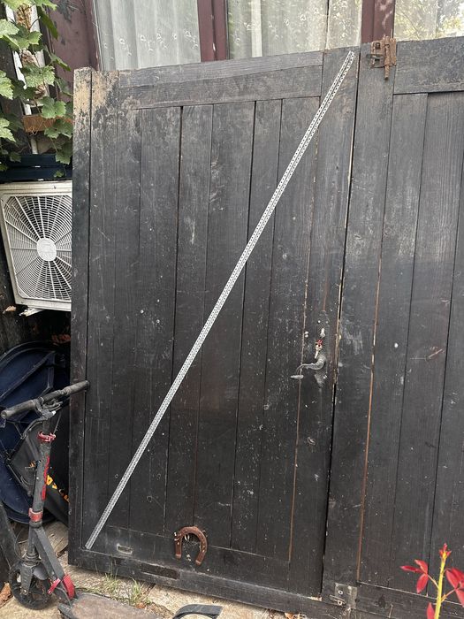 Дървена външна врата за гараж или двор