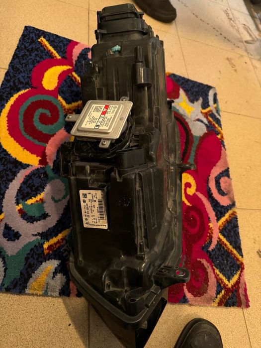 Оригинален десен фар за VW Touareg 7P (Bi-Xenon + LED)