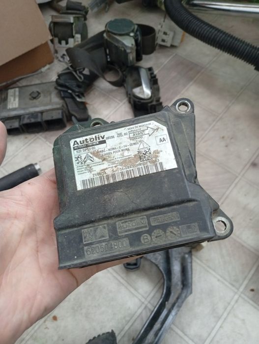 Запчасти на Пежо 301