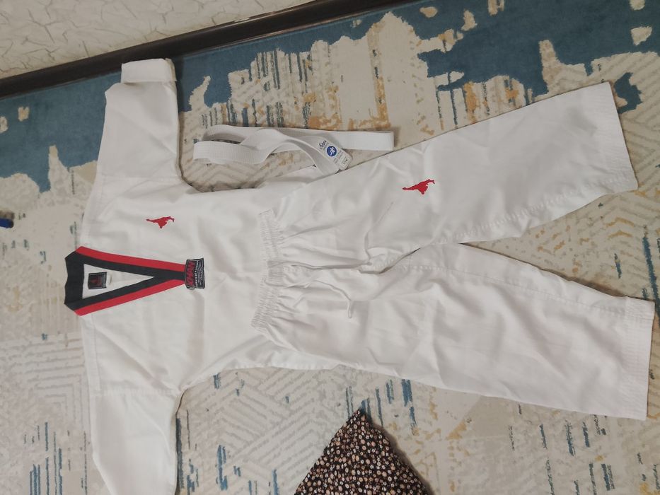 Продам костюмы для спорта