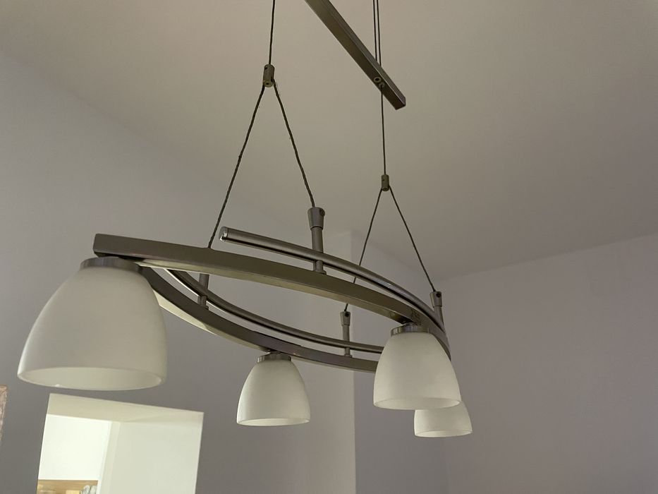 Пендел  с бели чашки