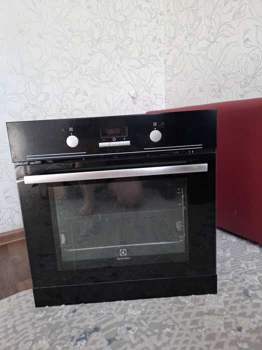 Духовка  Electrolux