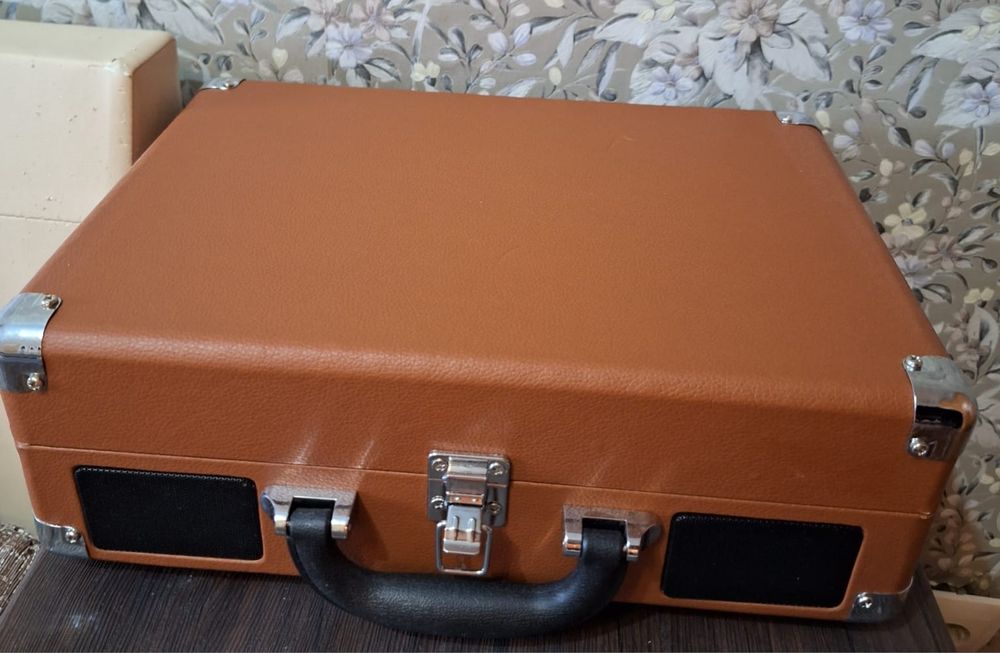 Продам виниловый проигрыватель