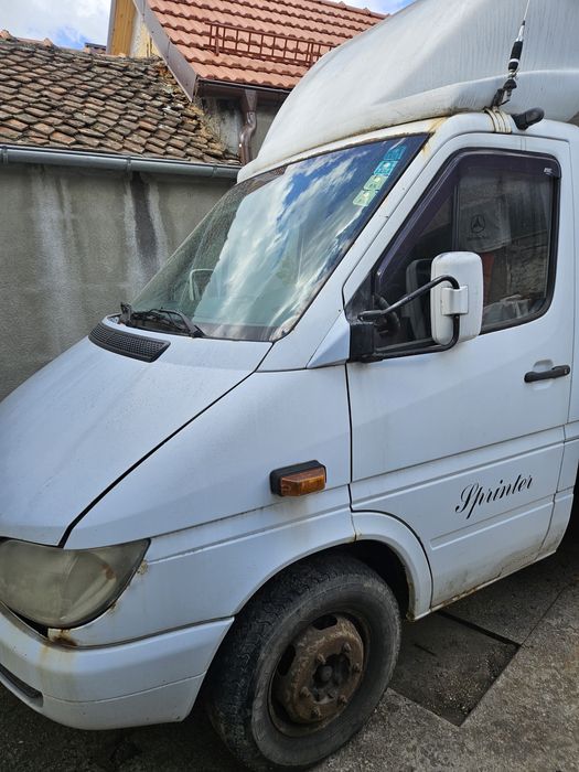 De vânzare autoutilitare.