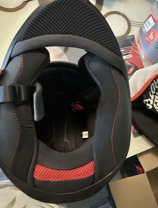 Casa moto marimea L Este aproape noua