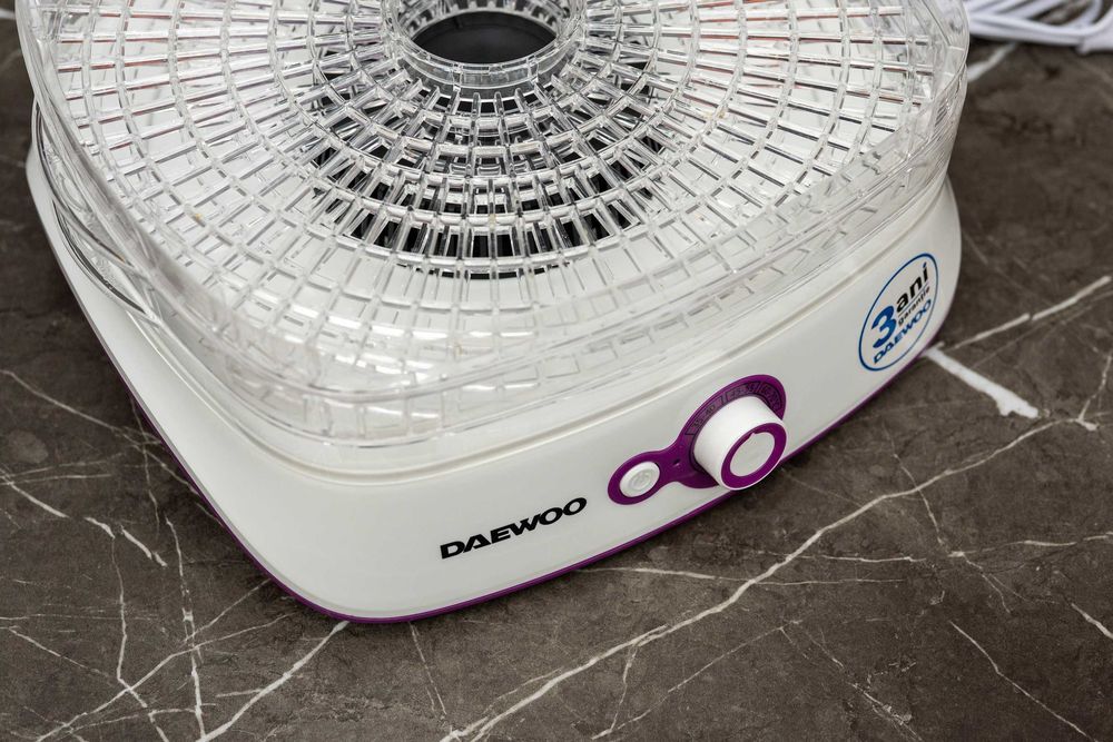 Дехидратор за храни Daewoo 500w с 5 тави