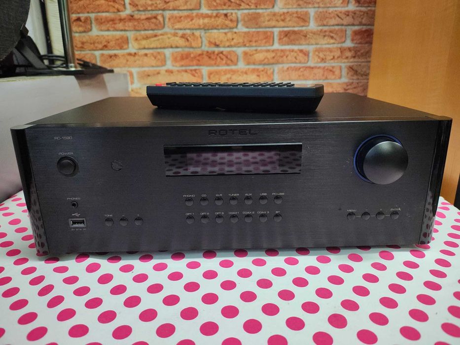 Statie, Amplificator de putere Rotel RB-1590, 350W/8Ω Negru.