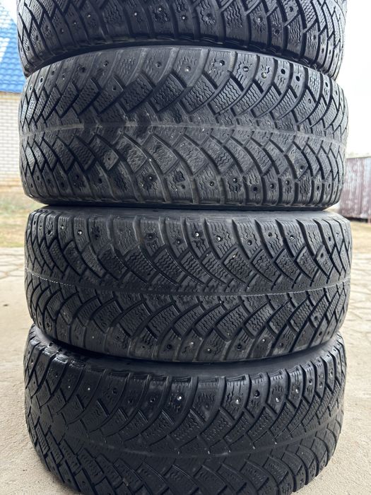 Продам комплект б/у резины R16