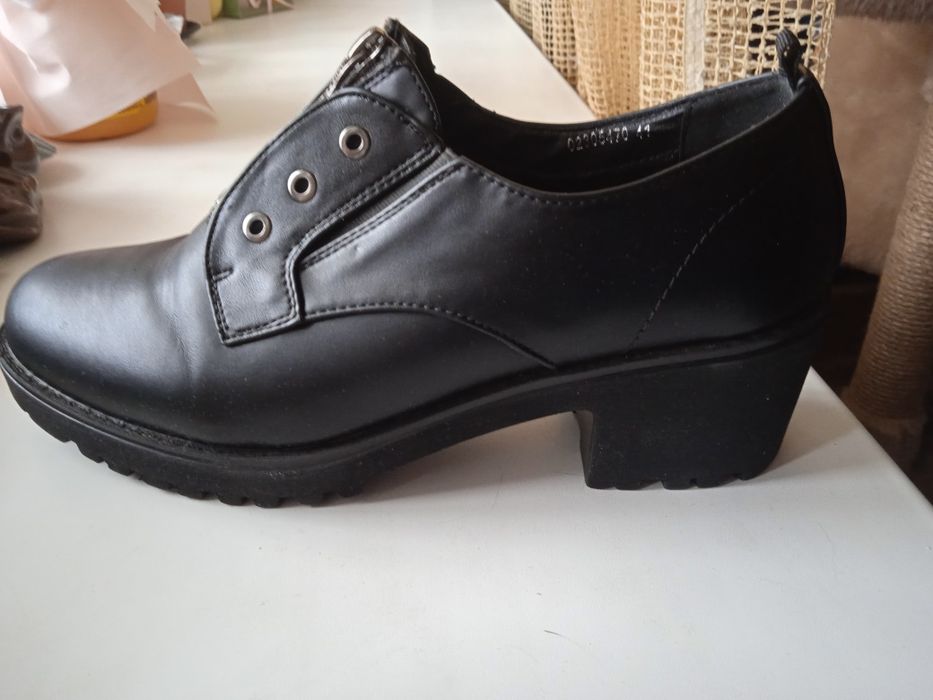 Продам недорого отличные туфли