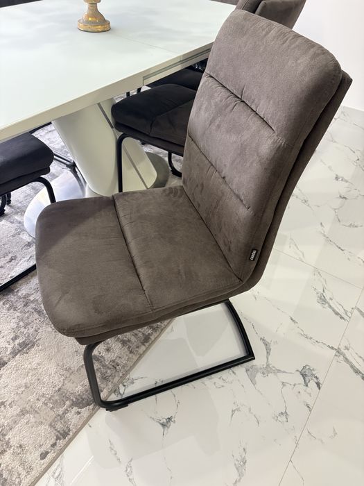 Set masa dining cu scaune, Se vand și separa – Stare excelentă