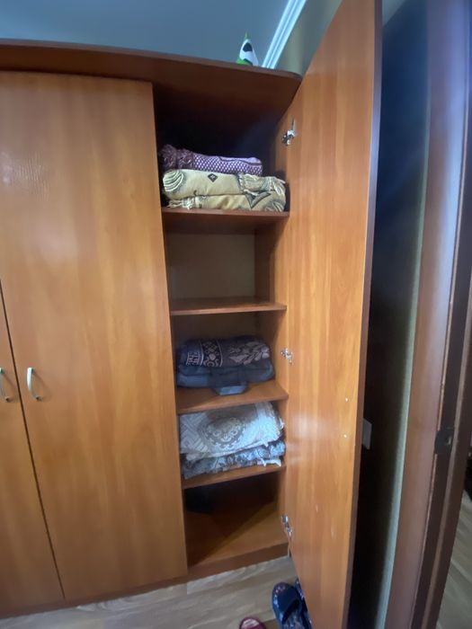 Продается платиной шкаф.