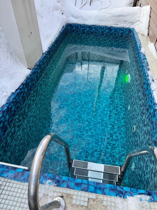 Баня с уличным бассейном, беседка