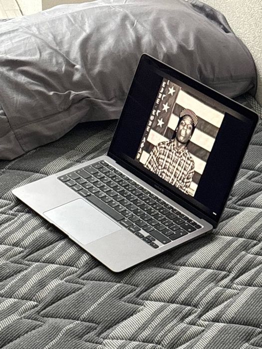 MacBook Air 13 inch M1 8/256