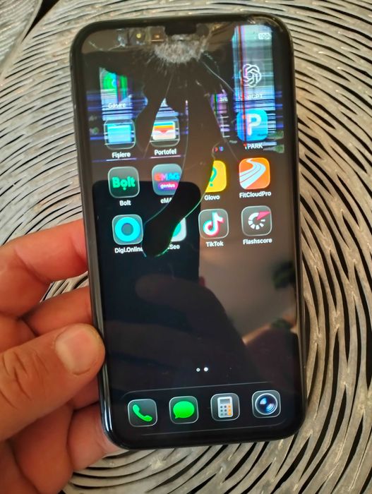 iPhone 11 defect display-ul spart !