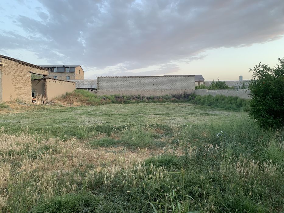 Срочно уй сотилади сув ва газ бор, сотихини булиб бериш имкони мавжуд