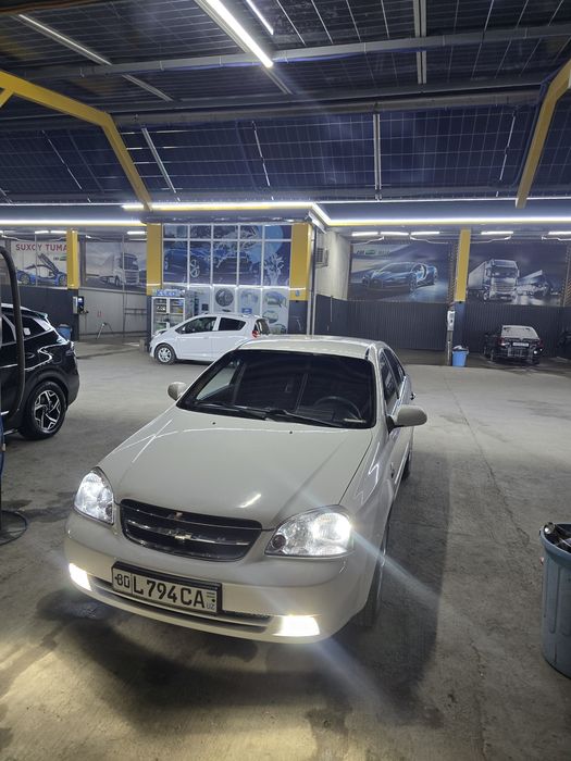 Lacetti 1.8 sotiladi 2009