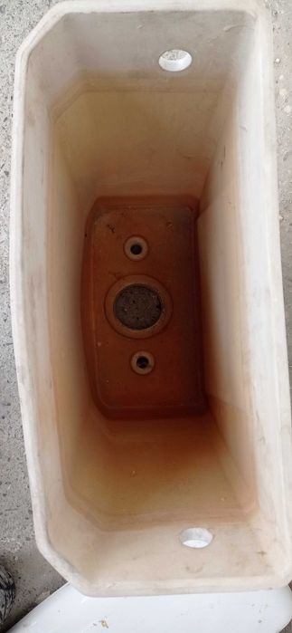 Продаётся сливной бачок