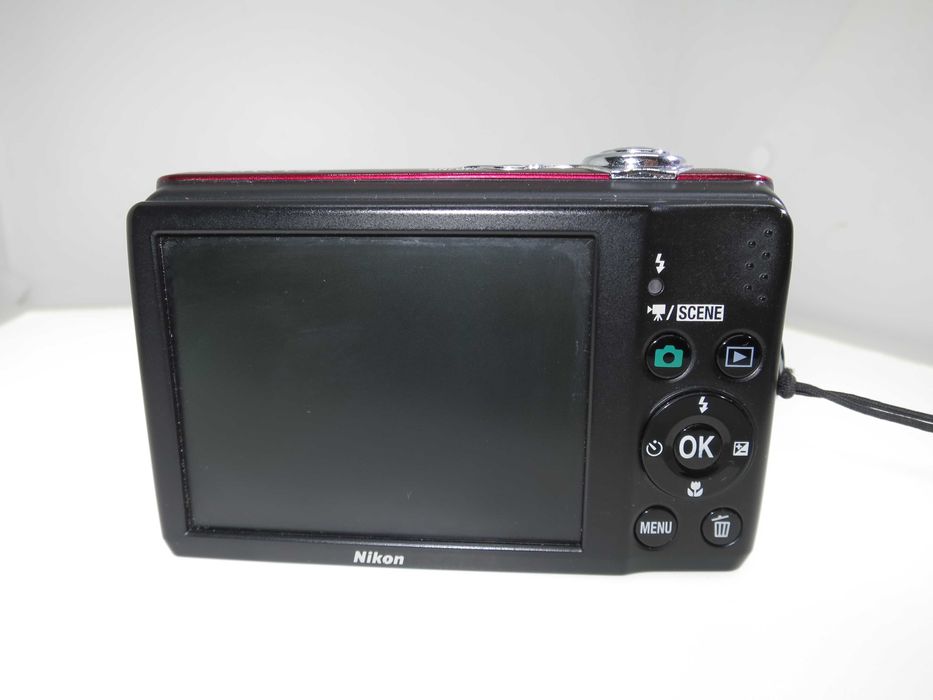 Nikon Coolpix L22 компактен цифров фотоапарат, червена дигитална камера, 12 мегапиксела, голям екран, тествана и работи отлично