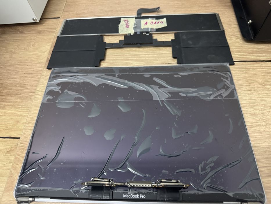 Оригинални части за MacBook